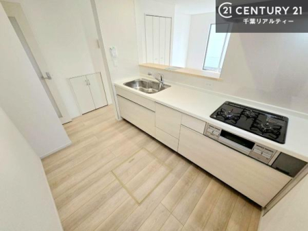 �L�b�`�� ��Ƃ肠�钲���X�y�[�X�ō�Ƃ����₷�����K�ȃL�b�`���ł��I
���q�l�ƈꏏ�ɂ��َq������y���߂�L�X�X�y�[�X�ł��B�y�����������ԂɂȂ肻���ł��ˁI�y���n���w��J�Ò��z