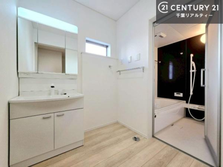 ���ʑ�E���ʏ� �O�ʋ��d�l�̐��ʏ��́A�g�����Ȃ݂����₷������I���͎��[�ɂȂ��Ă��܂��B�h���C���[�₨���ϓ����Еt������̂Ő��ʑ������X�b�L���ƌ����邱�Ƃ��o���܂��I