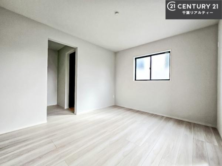 ���r���O�ȊO�̋��� ���[�X�y�[�X�����Ă��܂��I�������X�b�L�����ڂ��鎖���ł��܂��ˁB
�Ƌ��I�΂Ȃ��V���v���ȃf�U�C���ׁ̈A�Ƌ��I�΂����C�ɓ���̋�ԍ�肪�ł������ł��ˁB