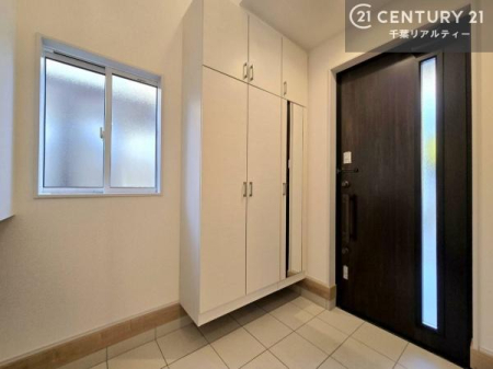 ���� �V���[�Y�{�b�N�X�t���Ȃ̂ŁA���ւ��Еt�����|�������₷���ł��I
�X�b�L���������ւŌ˂��J�����u�ԁA�������̂���S�n������Ԃ��o�}���Ă���܂��B
