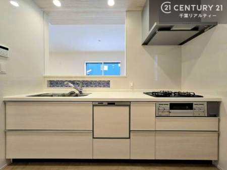 �L�b�`�� ��l�C�̑Ζʎ��V�X�e���L�b�`�����̗p���Ă��܂��I���Ƒ��̃R�~���j�P�[�V���������R�Ƒ�����݌v�ł��B
���q�l�ɂ��ڂ��͂��̂Ŋ������ł��ˁB�L�X�g���ĉ��K�ɍ�Ƃ��i�݂܂��B