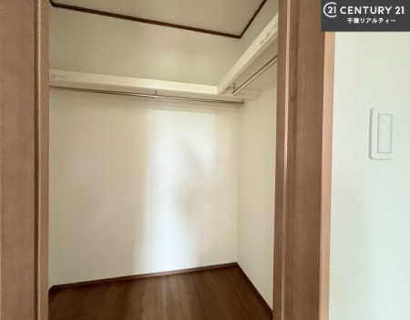 ���[ �E�H�[�N�C���N���[�[�b�g�t���ł��B��������̂��m���Ȃǂ����[���Ă��������ł��ˁI���ɂ���@�������ȂǋG�ߕ��̑傫�ȉƓd�����[�ł��܂��B