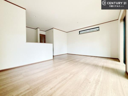 ���r���O �D�����z���܂肪���r���O����ł���ċ��S�n�̗ǂ���Ԃ����o���Ă���܂��I
���R�ƉƑ����W����b��������S�n�悢��ԁI