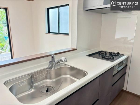 �L�b�`�� ��l�C�̑Ζʎ��V�X�e���L�b�`�����̗p���Ă��܂��I���Ƒ��̃R�~���j�P�[�V���������R�Ƒ�����݌v�ł��B
���q�l�ɂ��ڂ��͂��̂Ŋ������ł��ˁB���[�͂�����܂��I