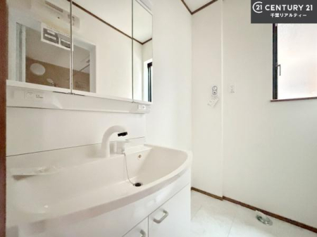 ���ʑ�E���ʏ� �O�ʋ��d�l�̐��ʏ��́A�g�����Ȃ݂����₷������I���͎��[�ɂȂ��Ă��܂��B�h���C���[�₨���ϓ����Еt������̂Ő��ʑ������X�b�L���ƌ����邱�Ƃ��o���܂��I