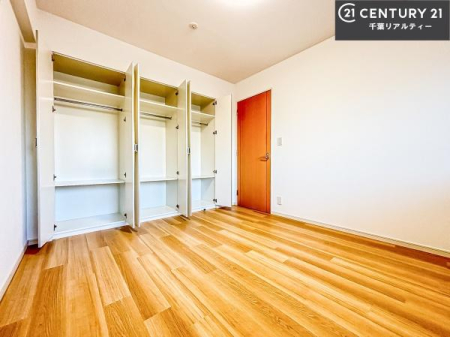 �Q�� ���[�X�y�[�X�����Ă��܂��I�������X�b�L�����ڂ��鎖���ł��܂��ˁB
�Ƌ��I�΂Ȃ��V���v���ȃf�U�C���ׁ̈A�Ƌ��I�΂����C�ɓ���̋�ԍ�肪�ł������ł��ˁB