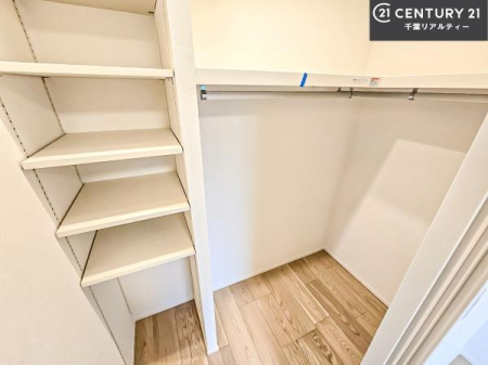 ���[ �E�H�[�N�C���N���[�[�b�g�t���ł��B��������̂��m���Ȃǂ����[���Ă��������ł��ˁI���ɂ���@�������ȂǋG�ߕ��̑傫�ȉƓd�����[�ł��܂��B