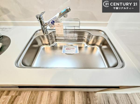 �L�b�`�� ���C�h�ȃV���N�ł��ˁI�������˂ɂ������������₷���Ǝ����y�X�d�l�̃V�X�e���L�b�`���ł��I
�f�U�C�����Ƌ@�\�������˂��L�b�`���Ő�����������܂��ˁI