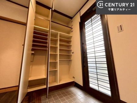 ���� �V���[�Y�{�b�N�X�t���Ȃ̂ŁA���ւ��Еt�����|�������₷���ł��I
�X�b�L���������ւŌ˂��J�����u�ԁA�������̂���S�n������Ԃ��o�}���Ă���܂��B
