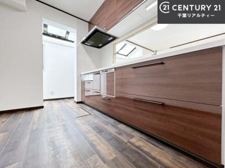 �L�b�`�� ��Ƃ肠�钲���X�y�[�X�ō�Ƃ����₷�����K�ȃL�b�`���ł��I
���q�l�ƈꏏ�ɂ��َq������y���߂�L�X�X�y�[�X�ł��B�y�����������ԂɂȂ肻���ł��ˁI