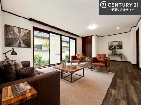 ���r���O �Ƌ��CG�p�[�X�ł��B�S�n�ǂ����r���O�͉Ƒ������R�ƏW�܂�܂��B�Ƒ��c�R�̎��Ԃ����������ł��B���Ƒ��ƁA����w�[���������Ԃ��߂��������ł��ˁB���邭�J���I�ȋ�Ԃł��B