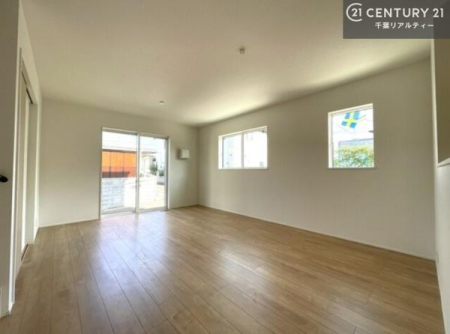 ���r���O �傫�ȑ����炽���Ղ�̗z���������閾�邢���r���O�B�J�����̂��郊�r���O�ŉƑ��c���̂��났�̎��Ԃ��߂����܂��B