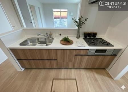 �L�b�`�� ��l�C�̑Ζʎ��V�X�e���L�b�`�����̗p���Ă��܂��I���Ƒ��̃R�~���j�P�[�V���������R�Ƒ�����݌v�ł��B
���q�l�ɂ��ڂ��͂��̂Ŋ������ł��ˁB�L�X�g���ĉ��K�ɍ�Ƃ��i�݂܂��B