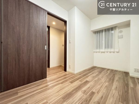 �m�� �e���������Ƃɂ�������Ǝ��[�X�y�[�X���m�ۂ��Ă���A�ߗނ␶���p�i���������萮���B���������L���g����A��炵�₷���ɔz�������Z�܂��ł��B