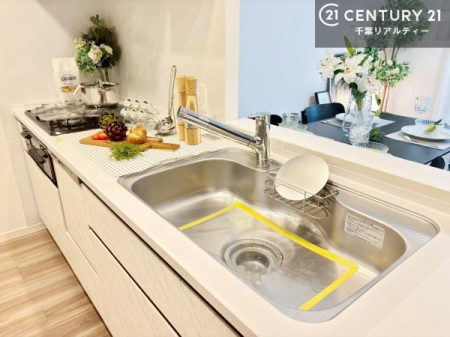 �L�b�`�� ���C�h�ȃV���N�ł��ˁI�������˂ɂ������������₷���Ǝ����y�X�d�l�̃V�X�e���L�b�`���ł��I
�f�U�C�����Ƌ@�\�������˂��L�b�`���Ő�����������܂��ˁI