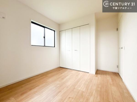 �q������ ���[�X�y�[�X���t���Ă���̂ŁA�}�ȗ��q���ł��U�炩��������������T�b�ƕЂÂ����đ�ϕ֗��ł��I�ǖʂ��L�X���Ă���̂ŁA�׋�����x�b�h�̒u����ɍ���܂���I