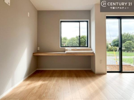 ���r���O ���r���O�ɂ̓X�^�f�B�J�E���^�[�t���I
�����[�g���[�N�X�y�[�X�₨�q�l�̏h�������X�y�[�X�ȂǂɎg���܂��ˁB
�p�r���ʂȃX�y�[�X�ł��B