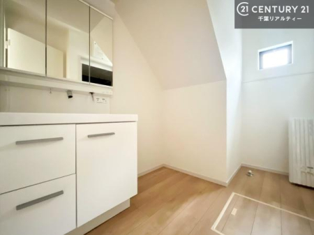 ���ʑ�E���ʏ� �O�ʋ��d�l�̐��ʏ��́A�g�����Ȃ݂����₷������I���͎��[�ɂȂ��Ă��܂��B�h���C���[�₨���ϓ����Еt������̂Ő��ʑ������X�b�L���ƌ����邱�Ƃ��o���܂��I