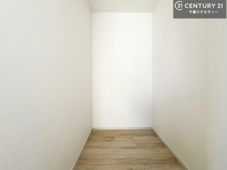 ���[ �E�H�[�N�C���N���[�[�b�g�t���ł��B��������̂��m���Ȃǂ����[���Ă��������ł��ˁI���ɂ���@�������ȂǋG�ߕ��̑傫�ȉƓd�����[�ł��܂��B