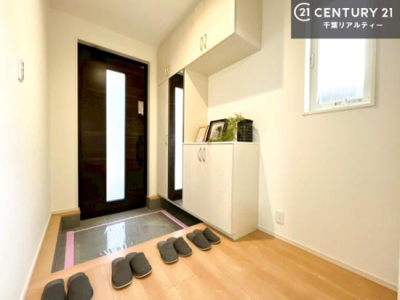 ���� �p���t���V���[�Y�{�b�N�X�ł��A���ւ��Еt�����|�������₷���ł��I
�X�b�L���������ւŌ˂��J�����u�ԁA�������̂���S�n������Ԃ��o�}���Ă���܂��B

