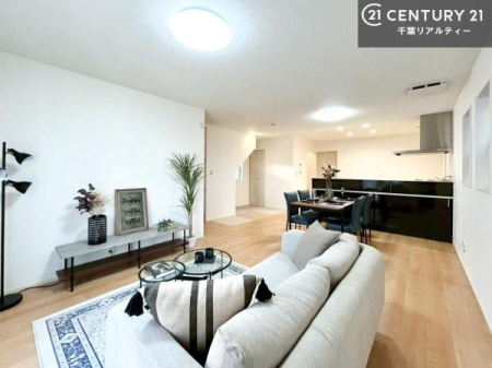 ���r���O ��؂ȉƑ����W�܂邩�炱��LDK�ɂ͂�����肽���B
�q�����������C�ɏ΂��Ȃ��瑖�����Ă���p�����������u�L���Ƃɂ��ėǂ������v�Ǝv���u�Ԃł��B