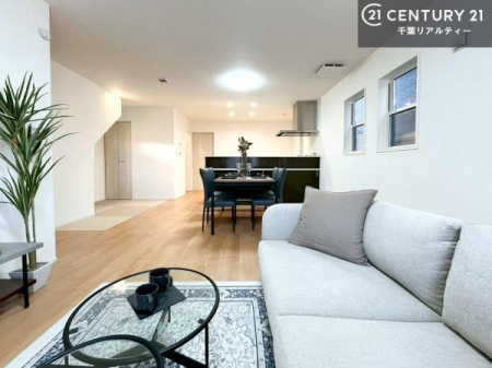 ���r���O �J�����̂���L�XLDK�I�\�t�@�[��_�C�j���O�e�[�u����u���Ă������ɂȂ�Ȃ��̂ŉ��K�ɉ߂����܂��I�R�~���j�P�[�V���������₷�����r���O�ł��I