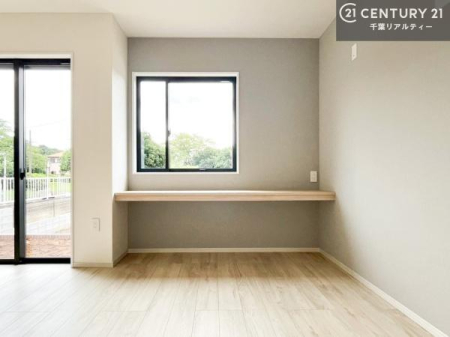 ���r���O ���r���O�ɂ̓X�^�f�B�J�E���^�[�t���I
�����[�g���[�N�X�y�[�X�₨�q�l�̏h�������X�y�[�X�ȂǂɎg���܂��ˁB
�p�r���ʂȃX�y�[�X�ł��B