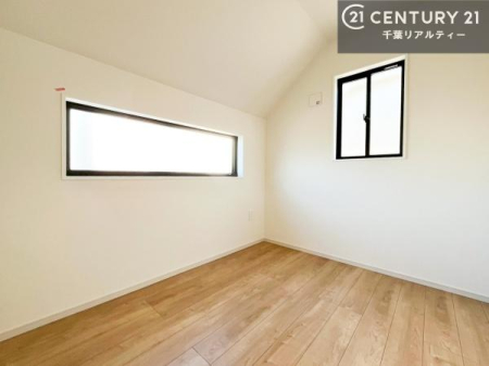 ���[ 4.2���̓��p�i�⏬�����X�b�L���ЂÂ�����������X�y�[�X�B
��炵�₷�����l�����H�v���l�܂��Ă��܂��B