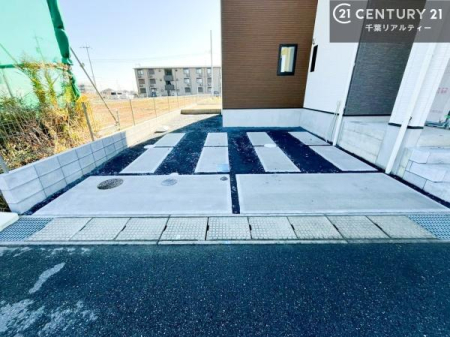 ���ԏ� ���ԃX�y�[�X�͍ő�3�䕪����܂��I�Z�J���h�J�[�͂������A�o�C�N�⎩�]�ԂȂǂ��u���ꏊ�ɍ���܂���B