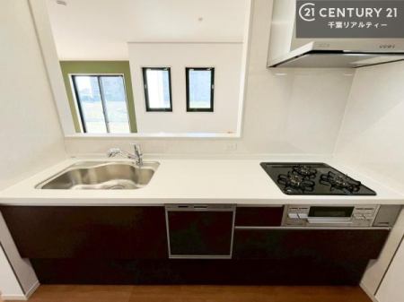 �L�b�`�� ��Ƃ����₷���V�X�e���L�b�`���ł��I���[����������t���Ă���̂ŁA�����X�y�[�X�ɕ���u���Ȃ��čςނ̂ŁA�L�X�g���āA���K�ɍ�Ƃ��ł��܂��I