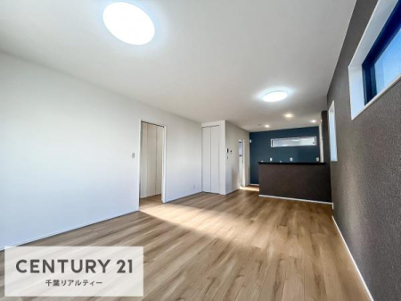 ���r���O �S�n�ǂ����r���O�͉Ƒ������R�ƏW�܂�܂��B�Ƒ��c�R�̎��Ԃ����������ł��B���Ƒ��ƁA����w�[���������Ԃ��߂��������ł��ˁB���邭�J���I�ȋ�Ԃł��B