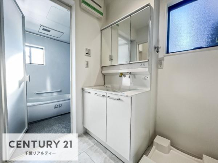 ���ʑ�E���ʏ� �O�ʋ��d�l�̐��ʏ��́A�g�����Ȃ݂����₷������I���͎��[�ɂȂ��Ă��܂��B�h���C���[�₨���ϓ����Еt������̂Ő��ʑ������X�b�L���ƌ����邱�Ƃ��o���܂��I