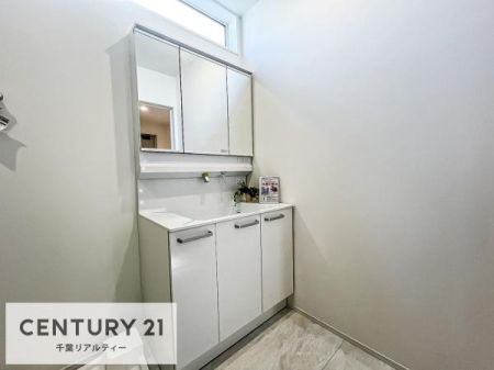 ���ʑ�E���ʏ� �O�ʋ��d�l�̐��ʏ��́A�g�����Ȃ݂����₷������I���͎��[�ɂȂ��Ă��܂��B�h���C���[�₨���ϓ����Еt������̂Ő��ʑ������X�b�L���ƌ����邱�Ƃ��o���܂��I