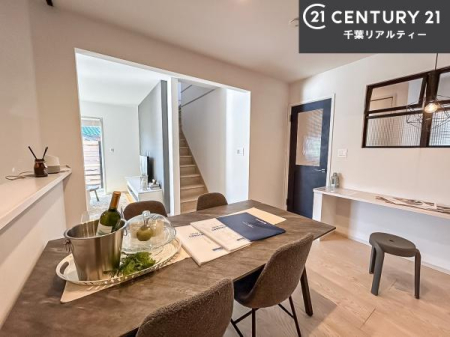 ���r���O �D�����z���܂肪���r���O����ł���ċ��S�n�̗ǂ���Ԃ����o���Ă���܂��I
���R�ƉƑ����W����b��������S�n�悢��ԁI