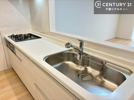 �L�b�`�� ��l�C�̑Ζʎ��V�X�e���L�b�`�����̗p���Ă��܂��I���Ƒ��̃R�~���j�P�[�V���������R�Ƒ�����݌v�ł��B
���q�l�ɂ��ڂ��͂��̂Ŋ������ł��ˁB�L�X�g���ĉ��K�ɍ�Ƃ��i�݂܂��B