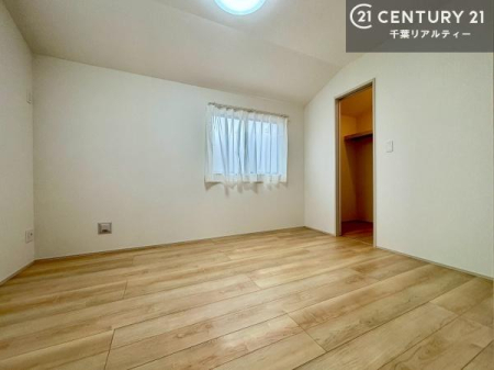 �m�� ���[�X�y�[�X�����Ă��܂��I�������X�b�L�����ڂ��鎖���ł��܂��ˁB
�Ƌ��I�΂Ȃ��V���v���ȃf�U�C���ׁ̈A�Ƌ��I�΂����C�ɓ���̋�ԍ�肪�ł������ł��ˁB