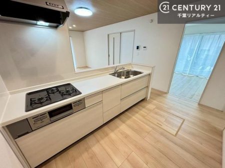 �L�b�`�� ��Ƃ肠�钲���X�y�[�X�ō�Ƃ����₷�����K�ȃL�b�`���ł��I
���q�l�ƈꏏ�ɂ��َq������y���߂�L�X�X�y�[�X�ł��B�y�����������ԂɂȂ肻���ł��ˁI