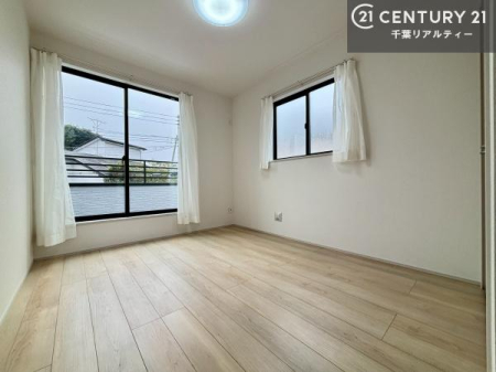 �m�� �o���R�j�[�ɖʂ��Ă���m���ł��B���邭�����肪����A���C����������ł��܂��I���N���āA�O�ɏo�Ĕw�L�т����[�ċz�����ǂ������}������邱�Ƃ��ł��܂��B