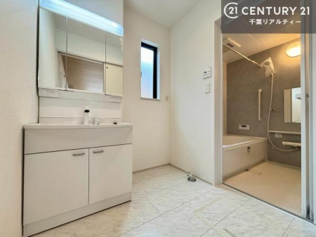 ���ʑ�E���ʏ� �O�ʋ��d�l�̐��ʏ��́A�g�����Ȃ݂����₷������I���͎��[�ɂȂ��Ă��܂��B�h���C���[�₨���ϓ����Еt������̂Ő��ʑ������X�b�L���ƌ����邱�Ƃ��o���܂��I