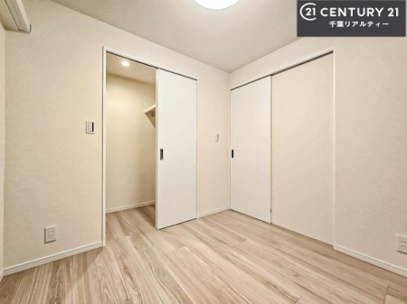 �Q�� ���[�X�y�[�X�����Ă��܂��I�������X�b�L�����ڂ��鎖���ł��܂��ˁB
�Ƌ��I�΂Ȃ��V���v���ȃf�U�C���ׁ̈A�Ƌ��I�΂����C�ɓ���̋�ԍ�肪�ł������ł��ˁB