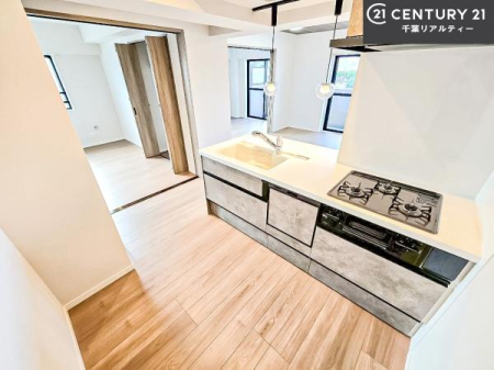 �L�b�`�� ��l�C�̑Ζʎ��V�X�e���L�b�`�����̗p���Ă��܂��I���Ƒ��̃R�~���j�P�[�V���������R�Ƒ�����݌v�ł��B
���q�l�ɂ��ڂ��͂��̂Ŋ������ł��ˁB�L�X�g���ĉ��K�ɍ�Ƃ��i�݂܂��B