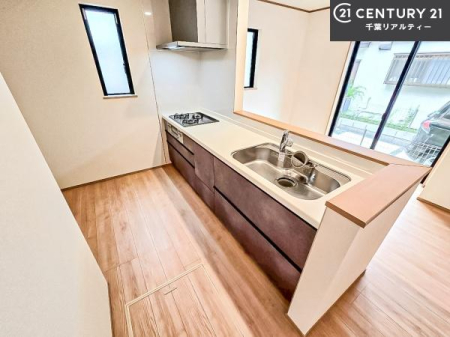 �L�b�`�� ��l�C�̑Ζʎ��V�X�e���L�b�`�����̗p���Ă��܂��I���Ƒ��̃R�~���j�P�[�V���������R�Ƒ�����݌v�ł��B
���q�l�ɂ��ڂ��͂��̂Ŋ������ł��ˁB���[�͂�����܂��I