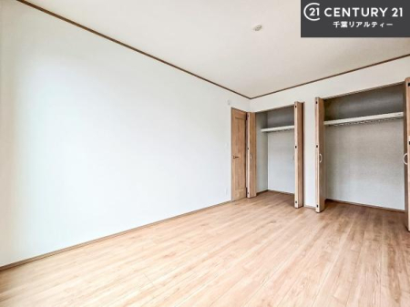 �Q�� �D���������������ޗm���́A���̖ڊo�߂��C�������ǂ������ł��ˁB���������Ԃ��������Ɖ߂������Ƃ��ł��܂��B�D�����F�����̃t���[�����O���ǂ�ȉƋ�ɂ��}�b�`���܂��I