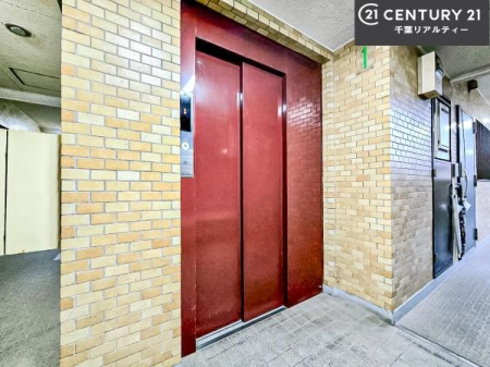 ���̑����p�� �G���x�[�^�[�����ŁA�����̈ړ����X���[�Y�B��K�ւ̃A�N�Z�X�����K�Ȃ��߁A���N�z�̕��⏬���Ȃ��q���܂����邲�ƒ�ɂ����S�ł��B���K���Ɨ��֐������˔������Z�܂��ł��B