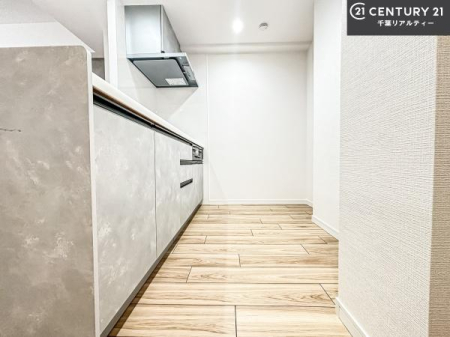 �L�b�`�� ��Ƃ肠�钲���X�y�[�X�ō�Ƃ����₷�����K�ȃL�b�`���ł��I
���q�l�ƈꏏ�ɂ��َq������y���߂�L�X�X�y�[�X�ł��B�y�����������ԂɂȂ肻���ł��ˁI