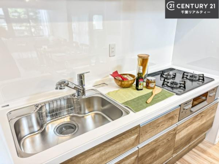 �L�b�`�� ���C�h�ȃV���N�ł��ˁI�������˂ɂ������������₷���Ǝ����y�X�d�l�̃V�X�e���L�b�`���ł��I
�f�U�C�����Ƌ@�\�������˂��L�b�`���Ő�����������܂��ˁI