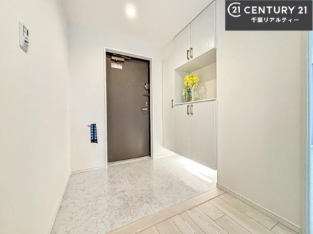 ���� �V���[�Y�{�b�N�X�t���Ȃ̂ŁA���ւ��Еt�����|�������₷���ł��I
�X�b�L���������ւŌ˂��J�����u�ԁA�������̂���S�n������Ԃ��o�}���Ă���܂��B