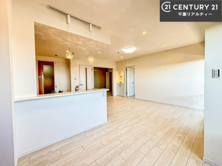 ���r���O �D�����z���܂肪���r���O����ł���ċ��S�n�̗ǂ���Ԃ����o���Ă���܂��I
���R�ƉƑ����W����b��������S�n�悢��ԁI