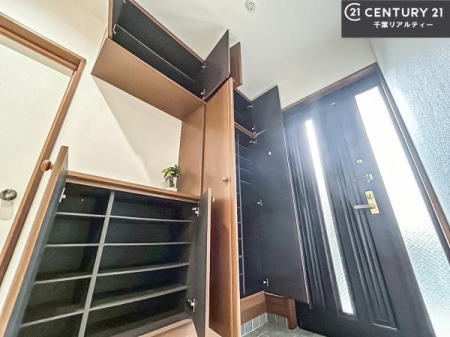 ���� �V���[�Y�{�b�N�X�t���Ȃ̂ŁA���ւ��Еt�����|�������₷���ł��I
�X�b�L���������ւŌ˂��J�����u�ԁA�������̂���S�n������Ԃ��o�}���Ă���܂��B
