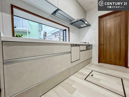 �L�b�`�� ��Ƃ����₷���V�X�e���L�b�`���ł��I���[����������t���Ă���̂ŁA�����X�y�[�X�ɕ���u���Ȃ��čςނ̂ŁA�L�X�g���āA���K�ɍ�Ƃ��ł��܂��I